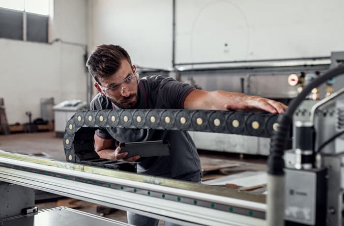 Levelling for Stainless & Aluminium: Avoiding Surface Damage