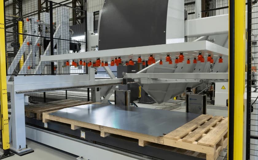 RBS 80 output station with long formed parts on a pallet
