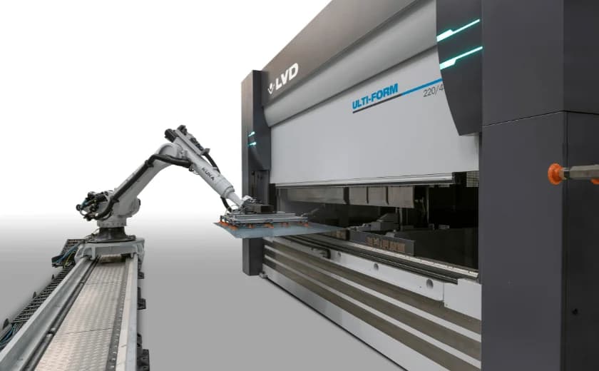 RBS 80 robot working along the length of a large press brake