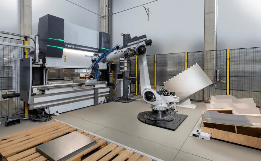 LVD RBS 40 configurable robotic bending cell